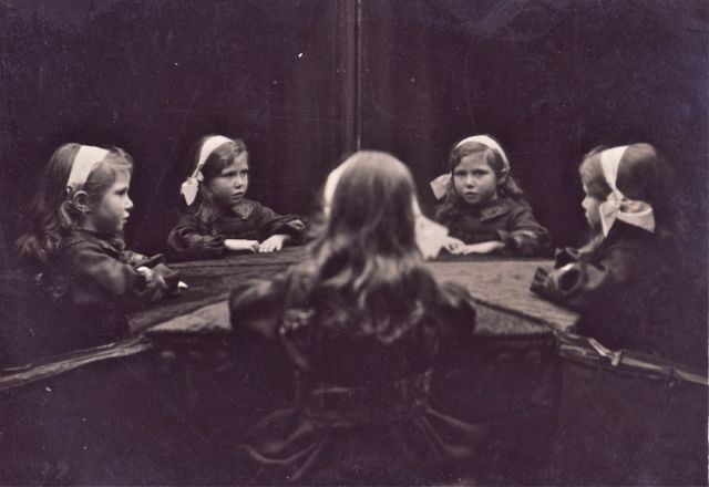 En via een beschaafde discussie werd nu voor eens en voor altijd vastgelegd wie er eerst met het keukentje mocht spelen.